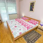 Ina Apartment